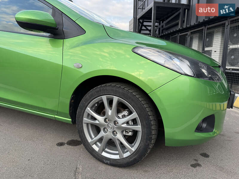 Хэтчбек Mazda 2 2009 в Чернигове