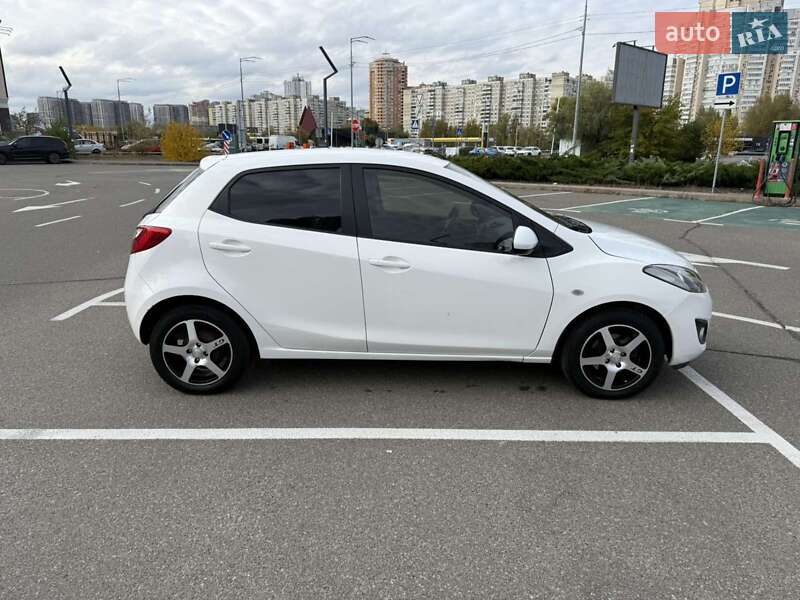 Хэтчбек Mazda 2 2010 в Киеве