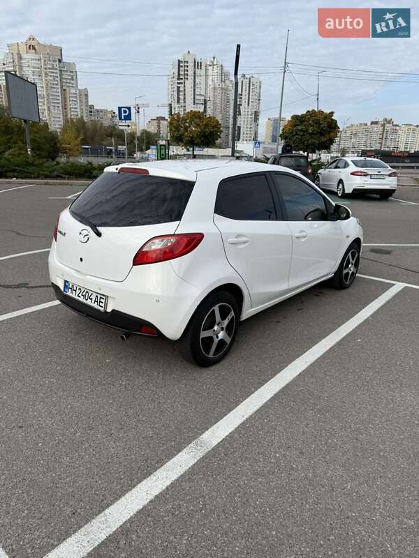 Хэтчбек Mazda 2 2010 в Киеве