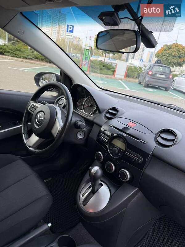 Хэтчбек Mazda 2 2010 в Киеве
