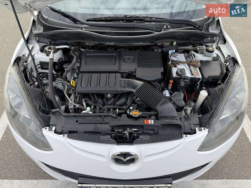 Хэтчбек Mazda 2 2010 в Киеве