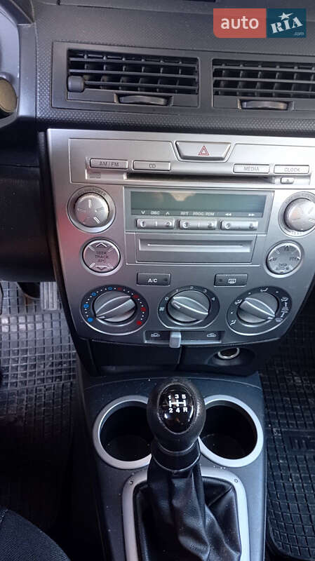 Хэтчбек Mazda 2 2006 в Виннице