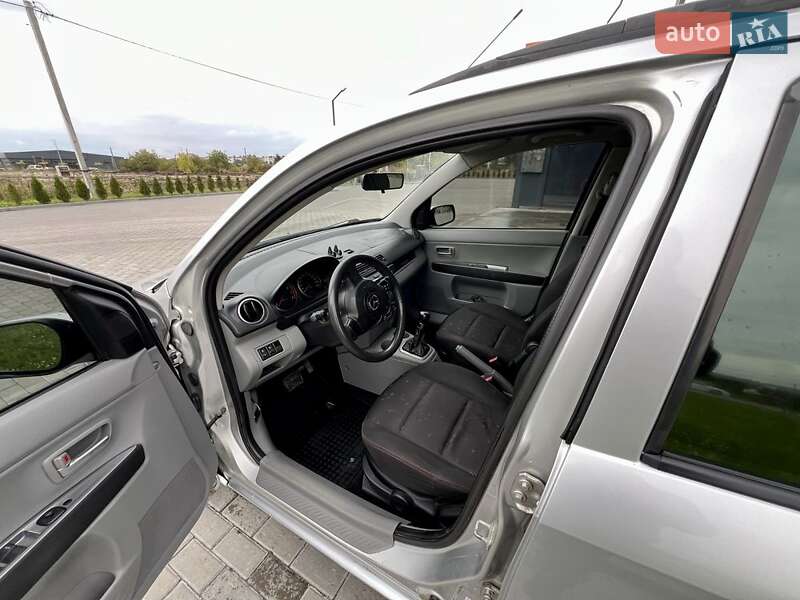 Хетчбек Mazda 2 2004 в Золочеві