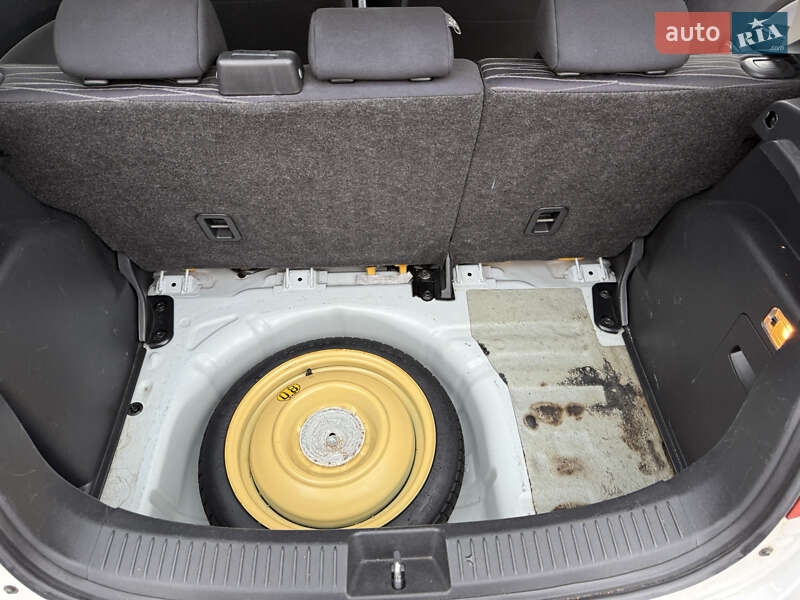 Хетчбек Mazda 2 2010 в Луцьку