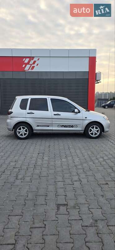 Хэтчбек Mazda 2 2005 в Черновцах