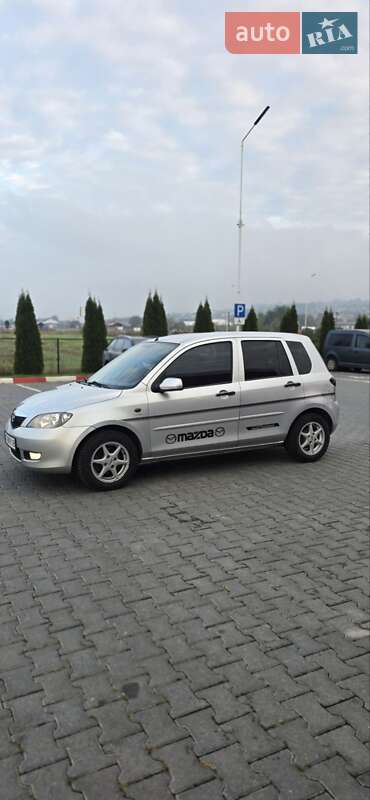 Хэтчбек Mazda 2 2005 в Черновцах