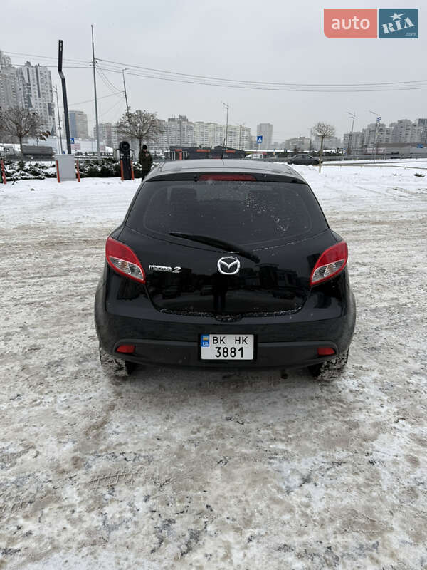 Хэтчбек Mazda 2 2011 в Киеве