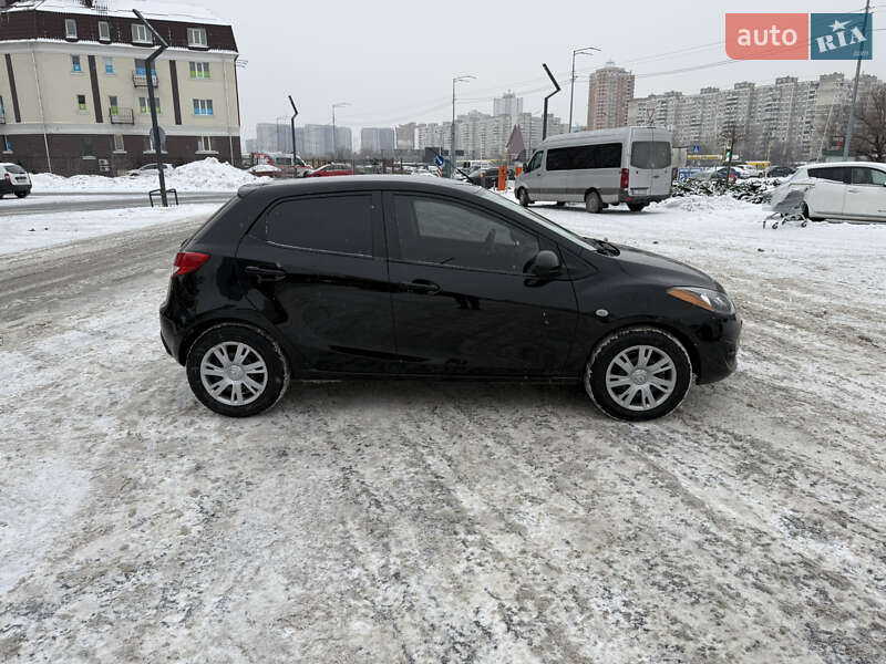 Хэтчбек Mazda 2 2011 в Киеве