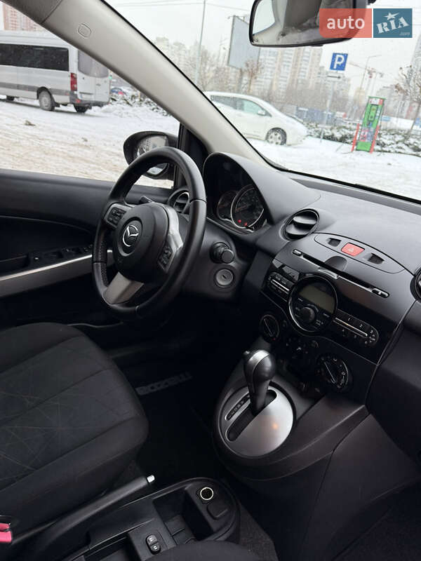 Хэтчбек Mazda 2 2011 в Киеве