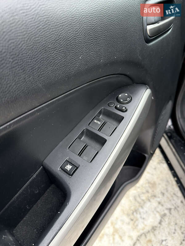 Хэтчбек Mazda 2 2011 в Киеве