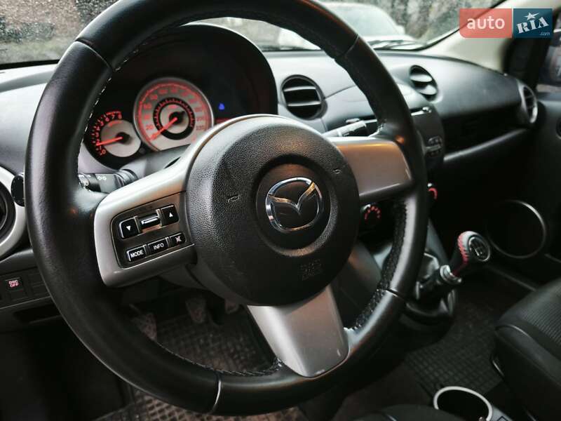 Хэтчбек Mazda 2 2008 в Полтаве