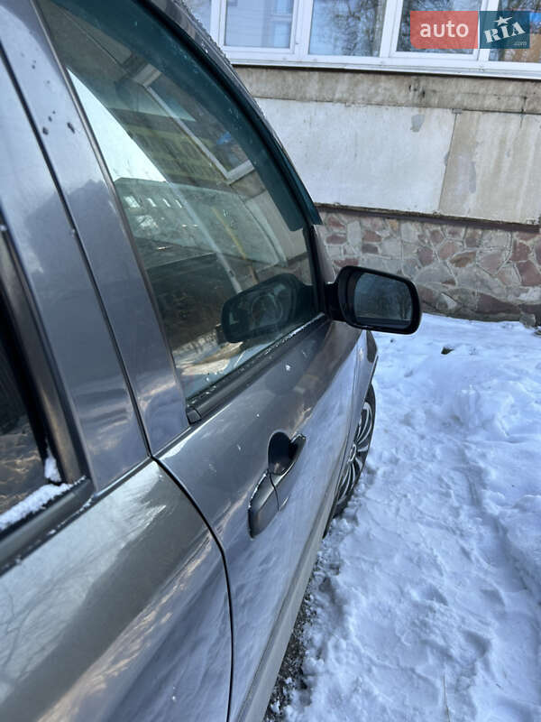 Хетчбек Mazda 2 2004 в Снятині