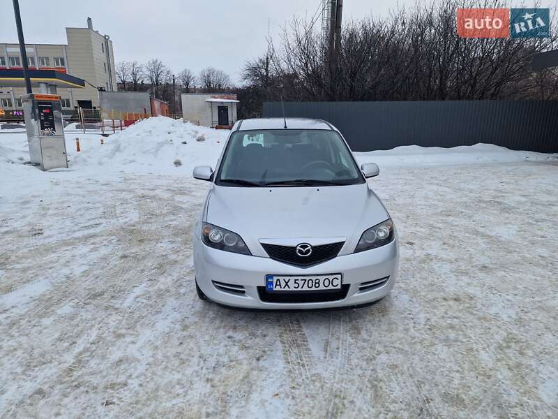 Mazda 2 2005