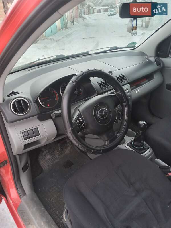 Хэтчбек Mazda 2 2004 в Умани