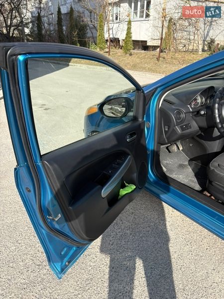 Хэтчбек Mazda 2 2012 в Львове