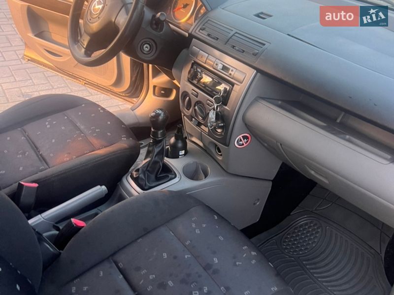Хэтчбек Mazda 2 2004 в Ивано-Франковске