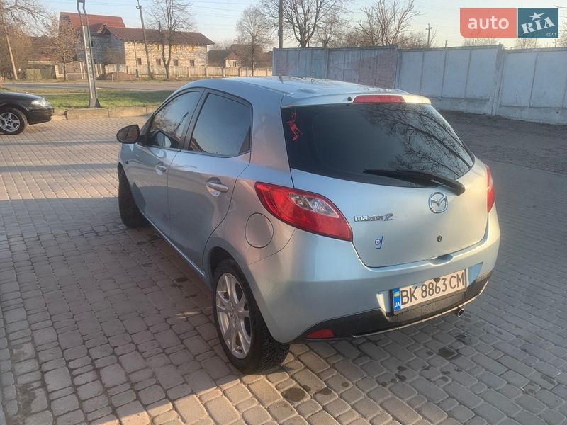 Хэтчбек Mazda 2 2010 в Коростене