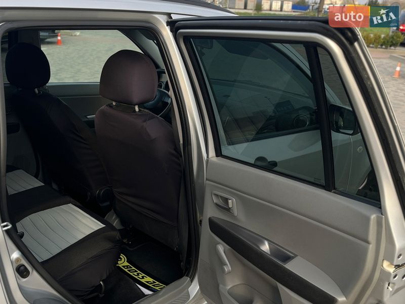 Хетчбек Mazda 2 2004 в Мукачевому