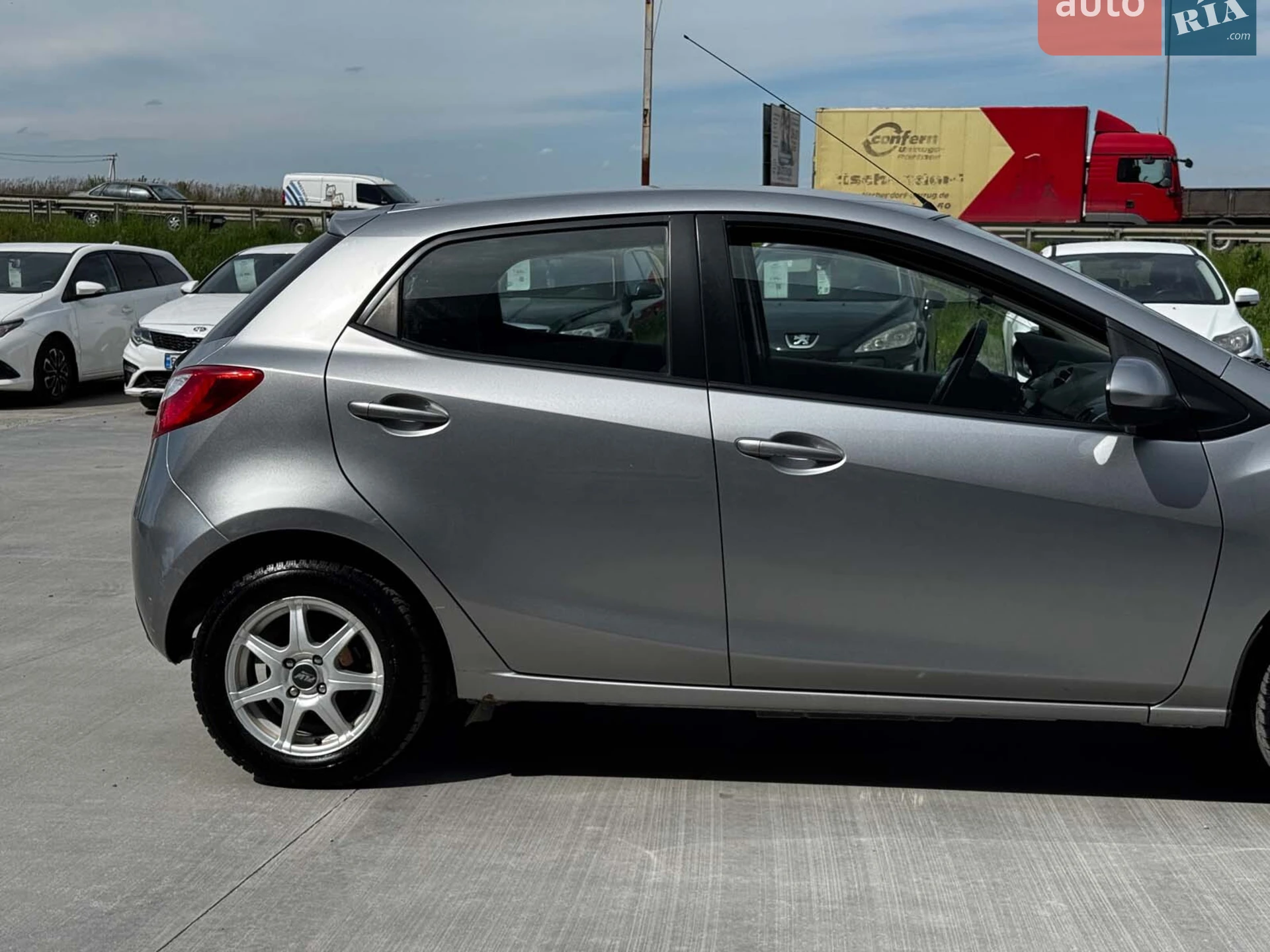 2011 Mazda 2 - мініатюра 6