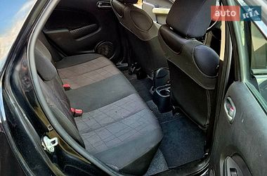 Хетчбек Mazda 2 2014 в Чернівцях