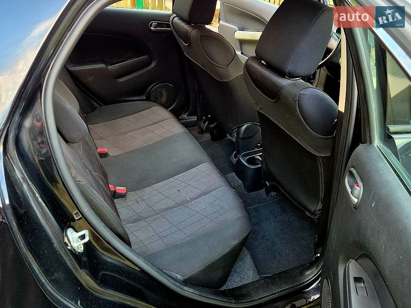 Хетчбек Mazda 2 2014 в Чернівцях