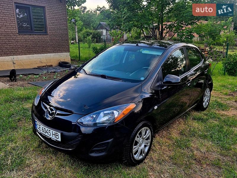 Хетчбек Mazda 2 2014 в Чернівцях