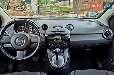 Хетчбек Mazda 2 2014 в Чернівцях