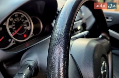 Хетчбек Mazda 2 2014 в Чернівцях