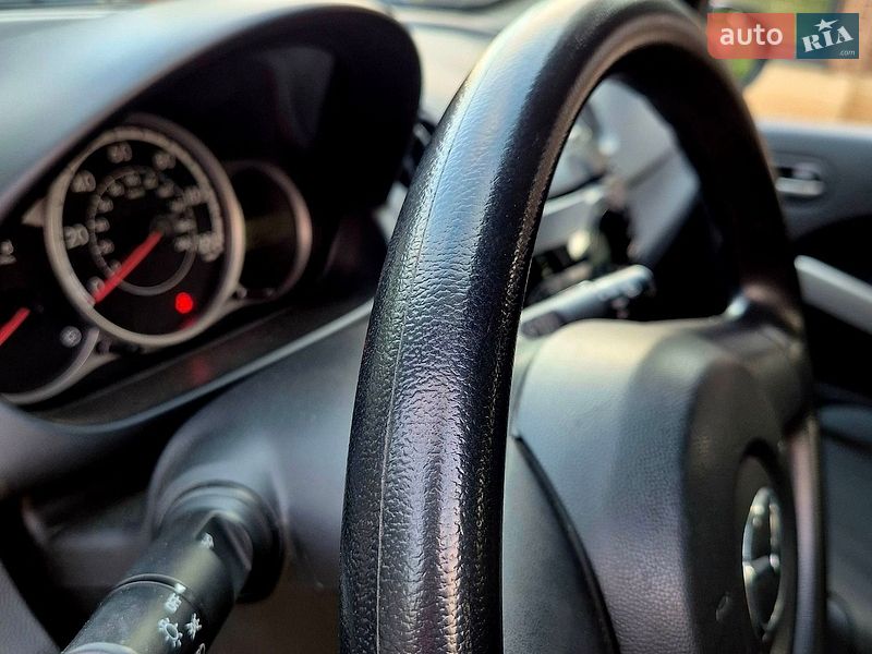 Хетчбек Mazda 2 2014 в Чернівцях