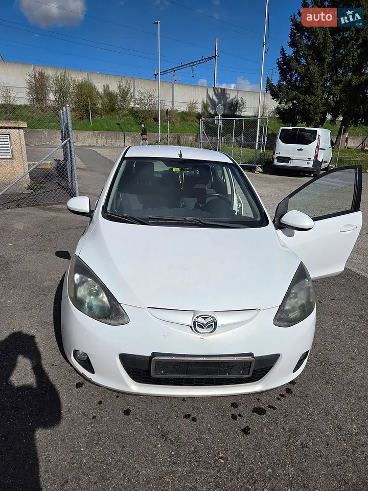 2010 Mazda 2 - мініатюра 18