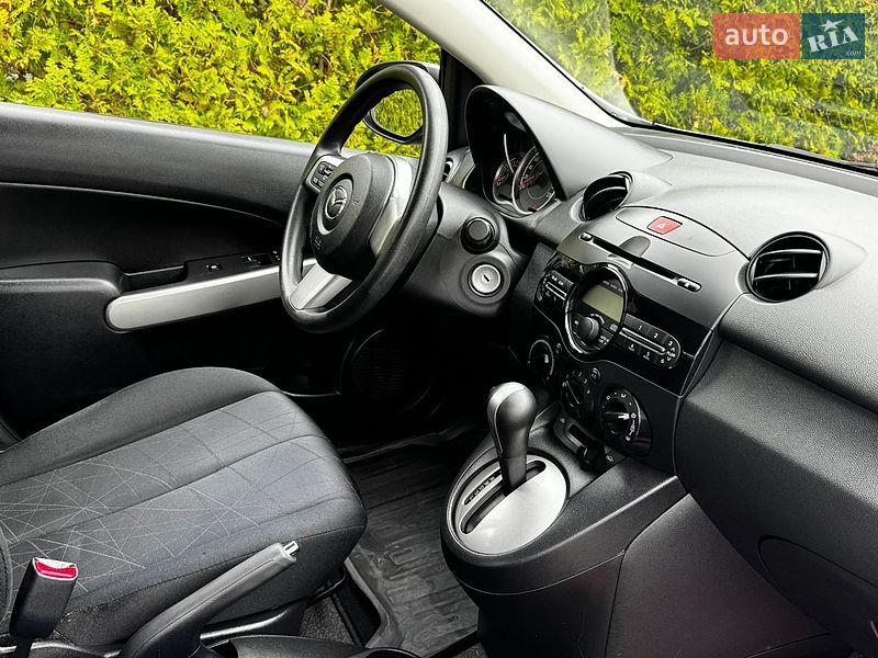 Хэтчбек Mazda 2 2012 в Стрые