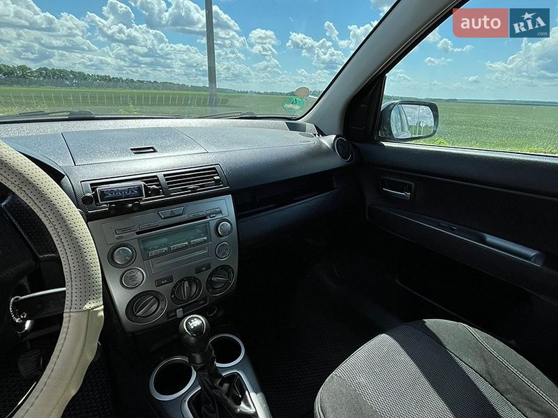 Хэтчбек Mazda 2 2006 в Полтаве