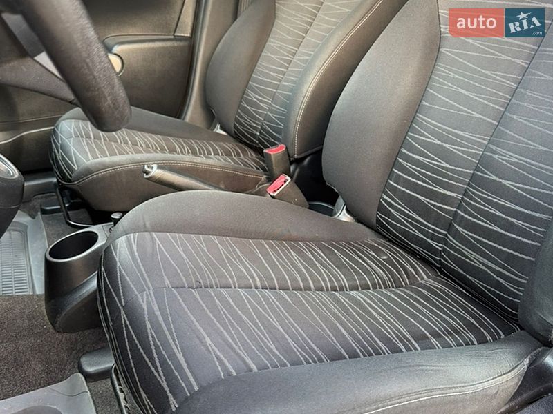 Хэтчбек Mazda 2 2009 в Хмельницком