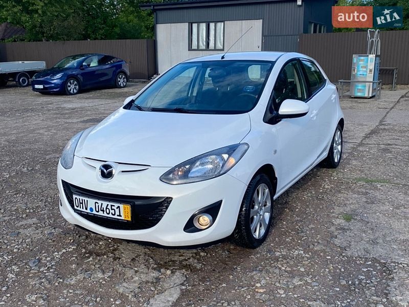Хетчбек Mazda 2 2010 в Нововолинську
