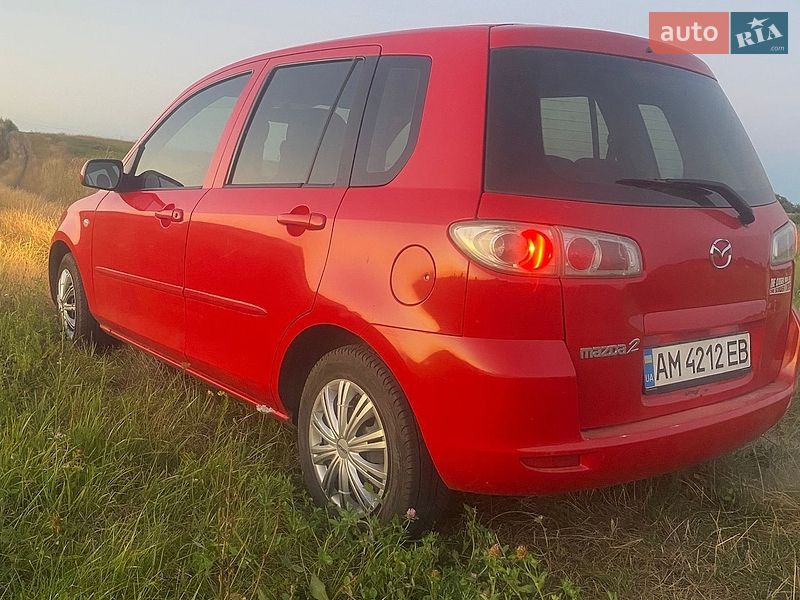 Хэтчбек Mazda 2 2005 в Десне