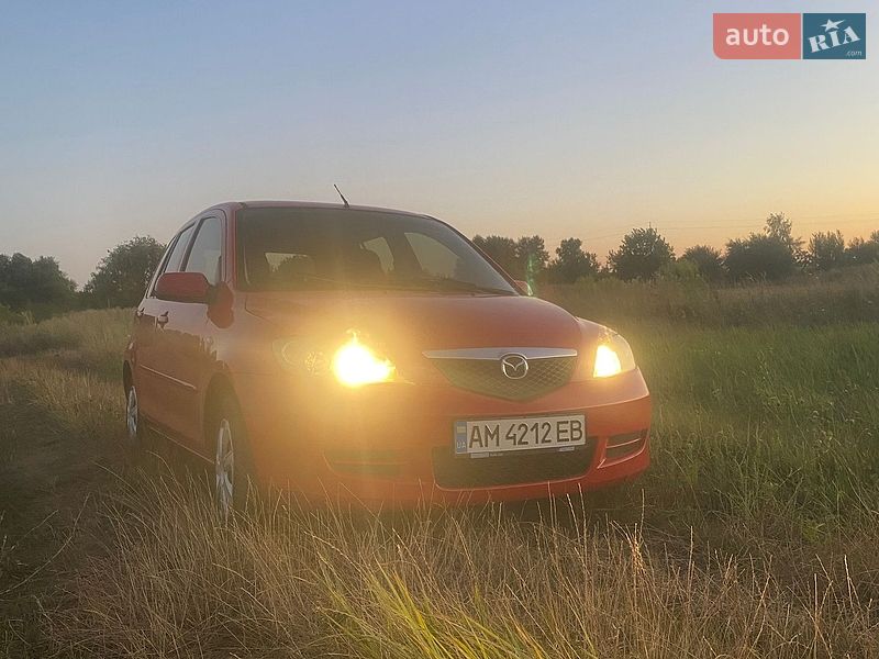 Хэтчбек Mazda 2 2005 в Десне
