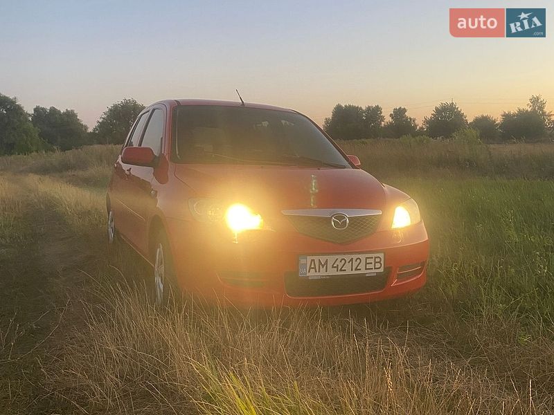 Хэтчбек Mazda 2 2005 в Десне