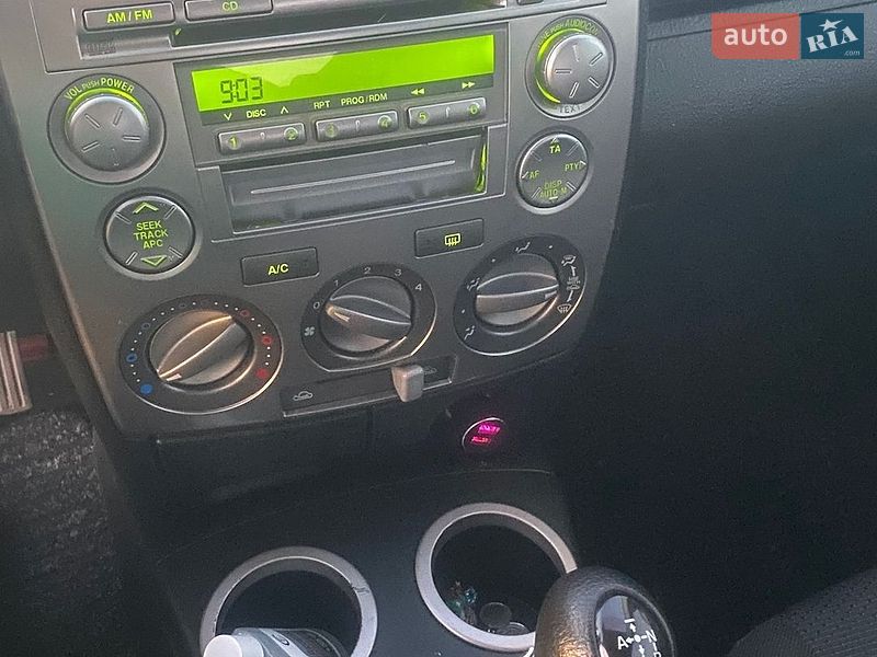 Хэтчбек Mazda 2 2005 в Десне