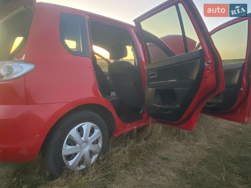 Хэтчбек Mazda 2 2005 в Десне