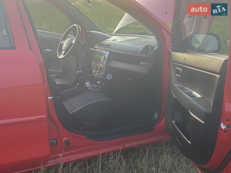 Хэтчбек Mazda 2 2005 в Десне