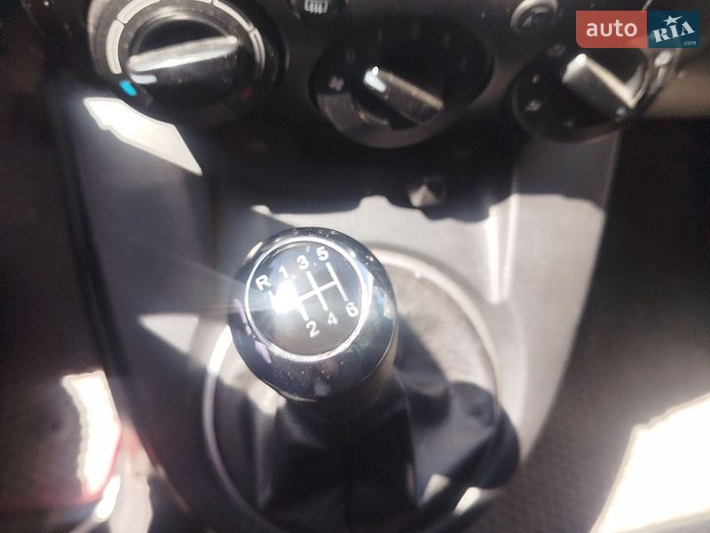 Хэтчбек Mazda 2 2009 в Днепре