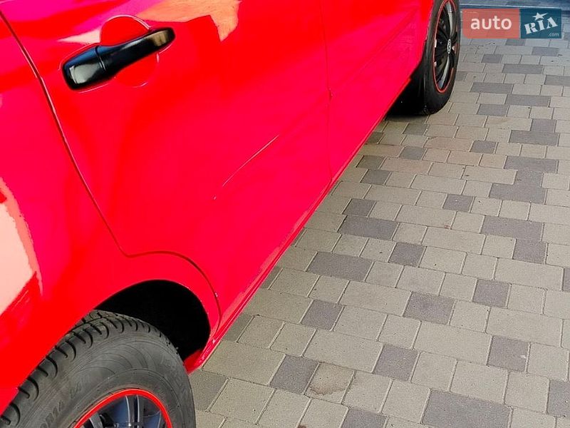 Хэтчбек Mazda 2 2005 в Дубно