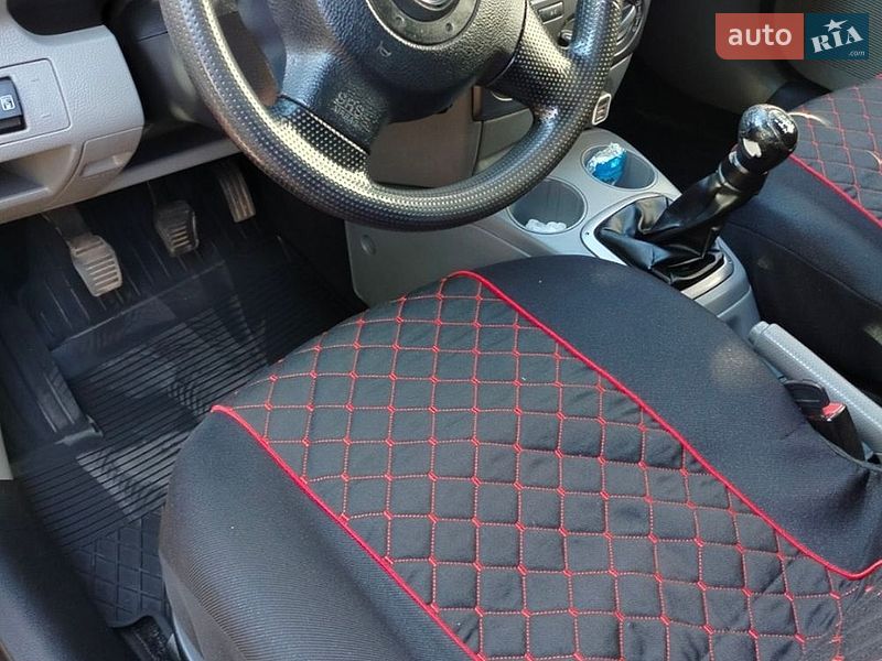 Хэтчбек Mazda 2 2005 в Дубно