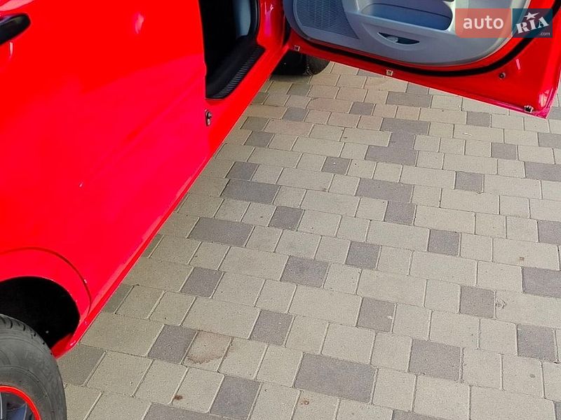 Хэтчбек Mazda 2 2005 в Дубно