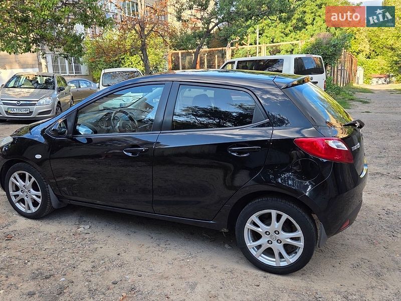 Хэтчбек Mazda 2 2008 в Киеве
