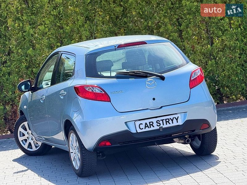Хэтчбек Mazda 2 2012 в Стрые