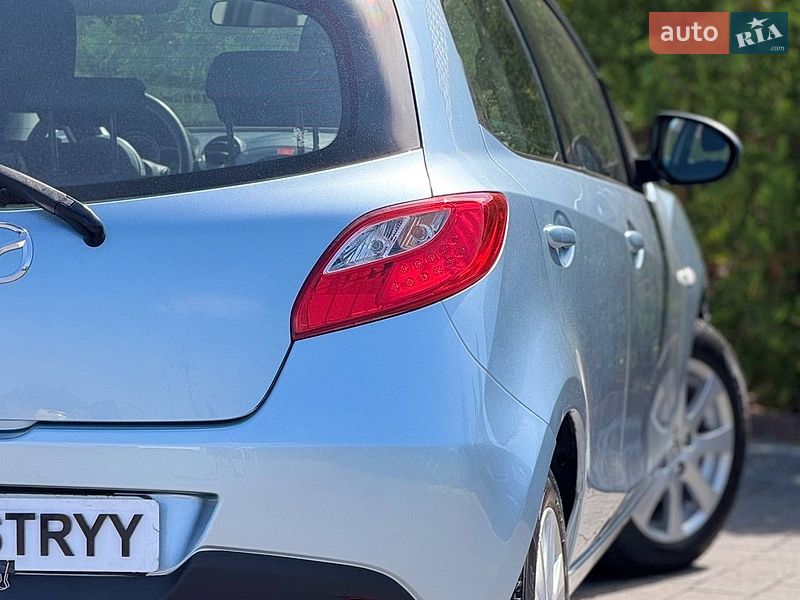 Хэтчбек Mazda 2 2012 в Стрые