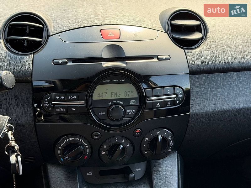 Хэтчбек Mazda 2 2012 в Стрые