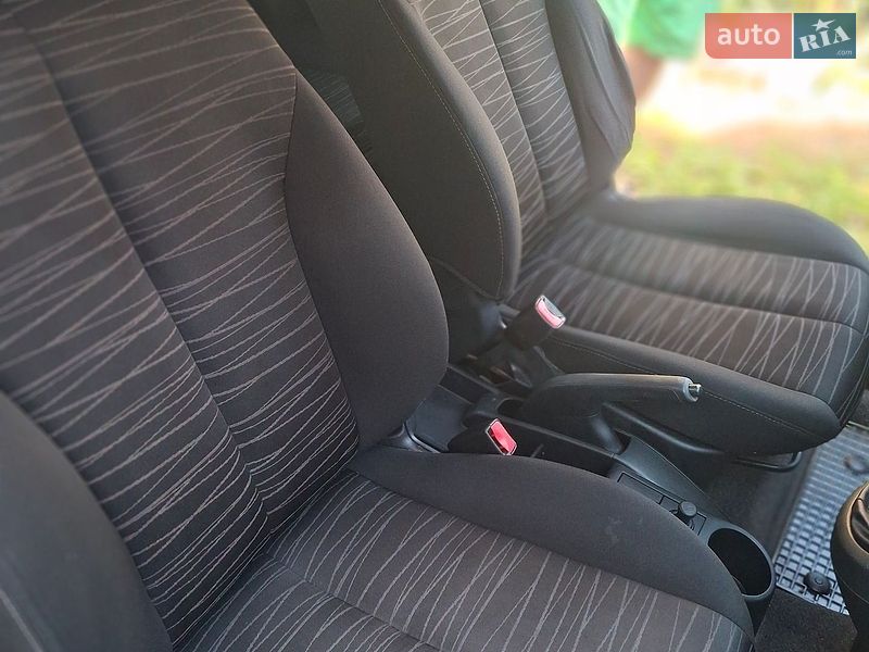 Хэтчбек Mazda 2 2008 в Тернополе