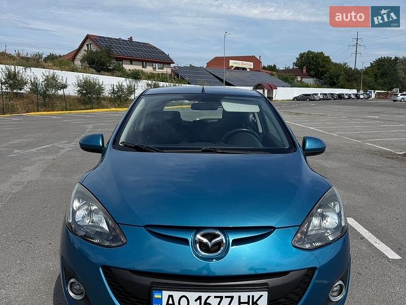 Седан Mazda 2 2012 в Ужгороде